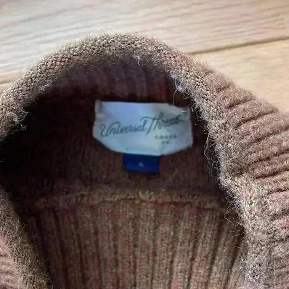 Universal thread mock turtleneck Size small - Picture 3 of 6